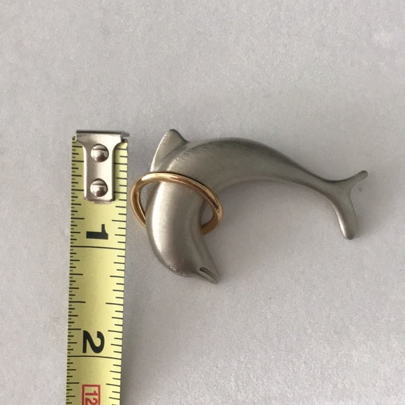 VINTAGE LADY REMINGTON GOLD AND SILVER TONE DOLPHIN BROOCH - Picture 9 of 9